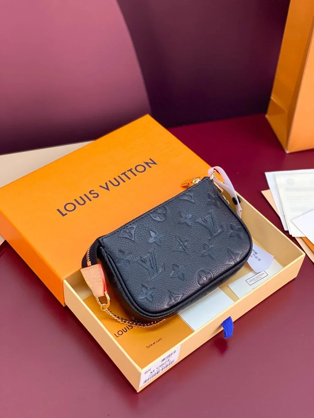 Louis Vuitton. dimensions 15